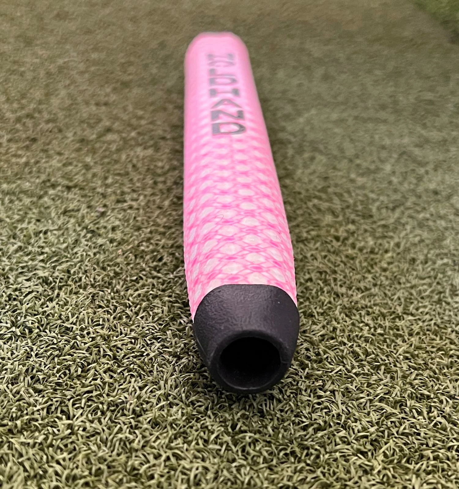Www.chipnputt.com HoldHand Anti-slip Golf Putter Grip With Silicon Dot Microfiber, Pink - NEW! - Image 4